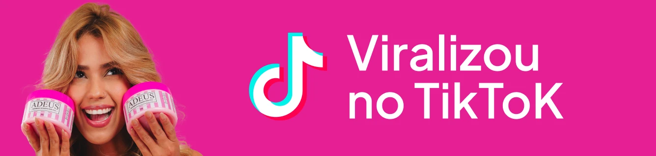 Viralizou no TikTok — cliente segurando dois potes do Creme Rosa ADEUS